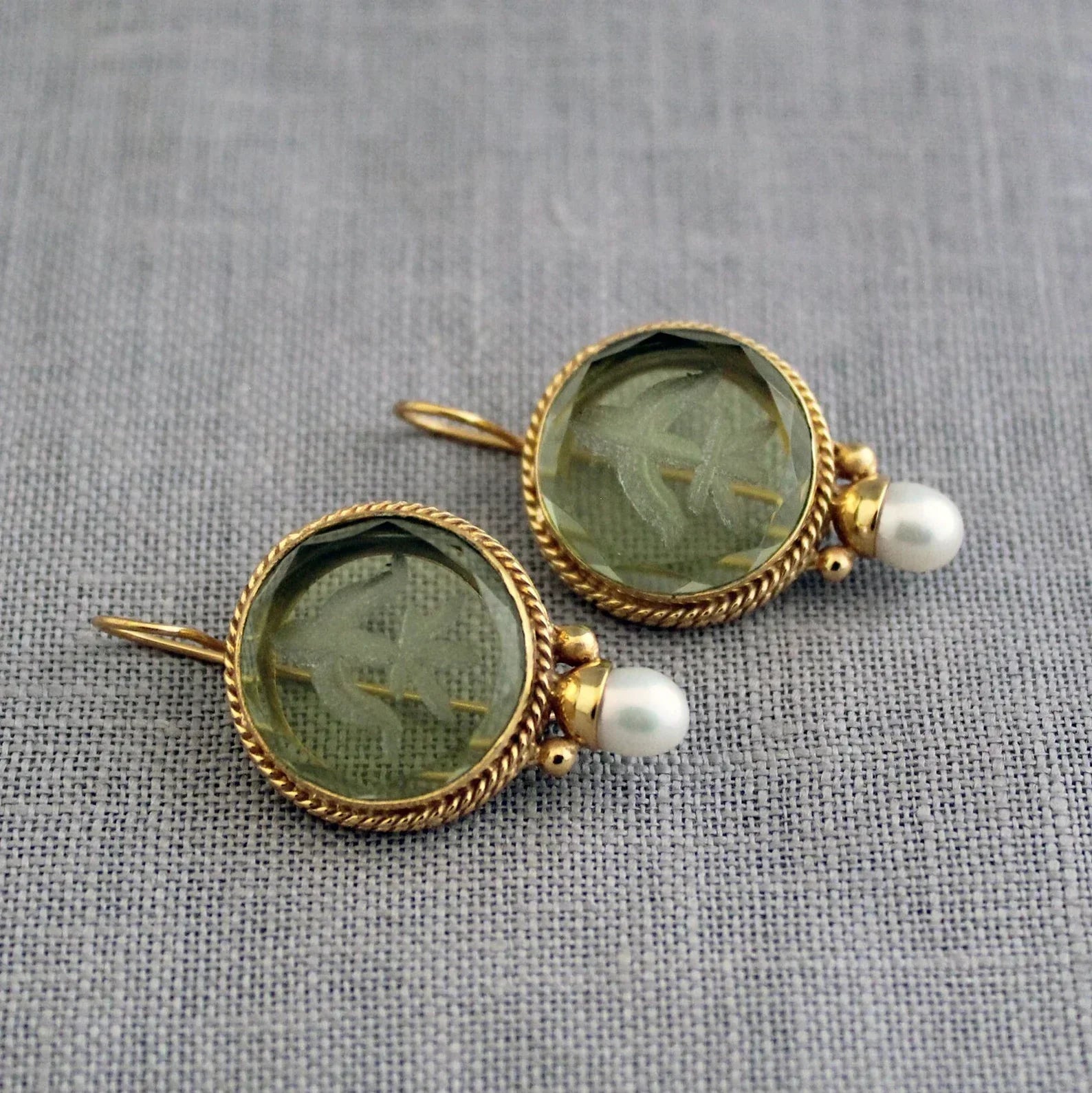 Boucles d'oreilles vintage Penelope avec pierre verte et perle